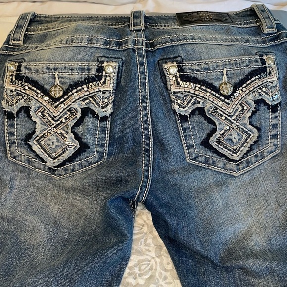 Miss Me Denim - 29 34 inseam Miss Me Jeans. Signature Boot Cut Mid-rise.